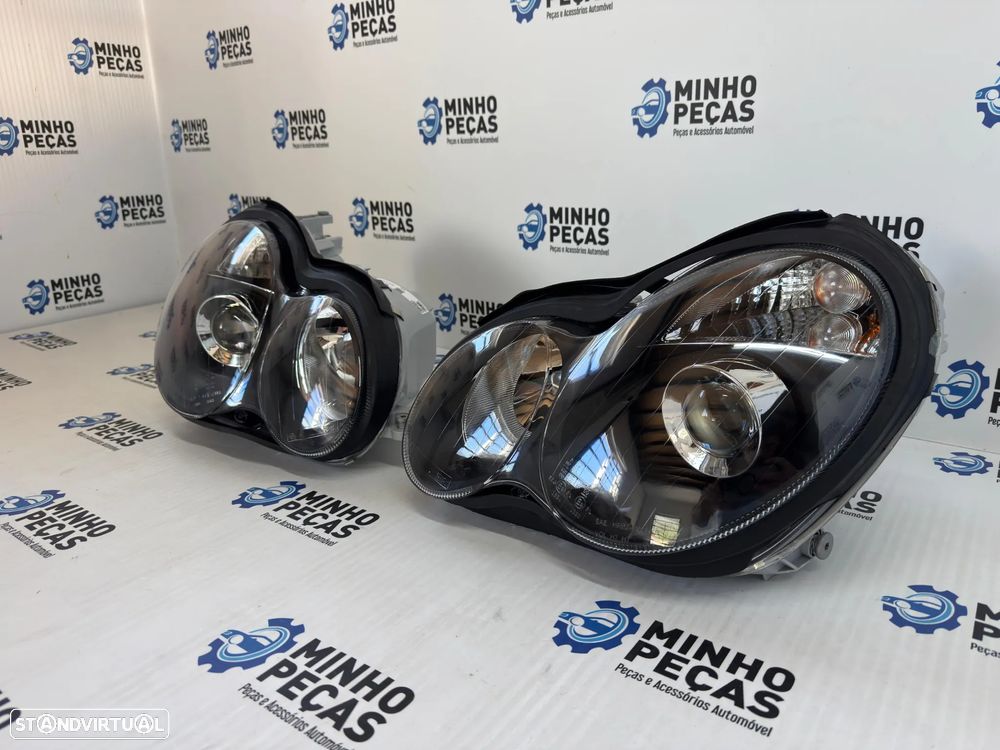 Faróis frontais Mercedes (W203) Fundo Preto - 3