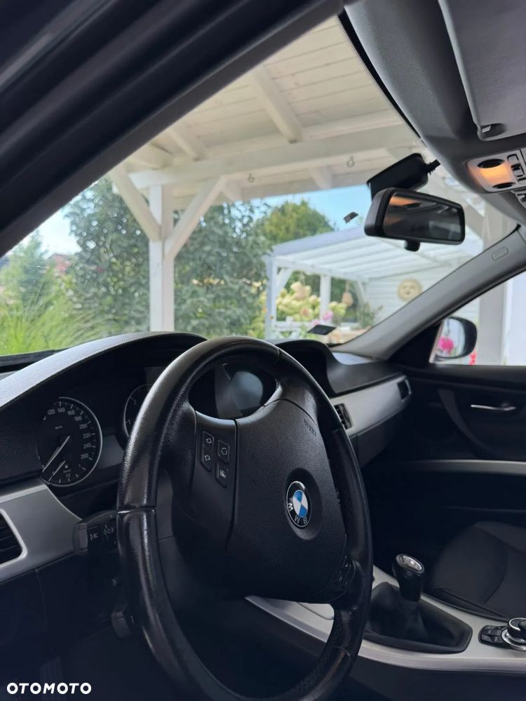 BMW Seria 3 320d xDrive - 12