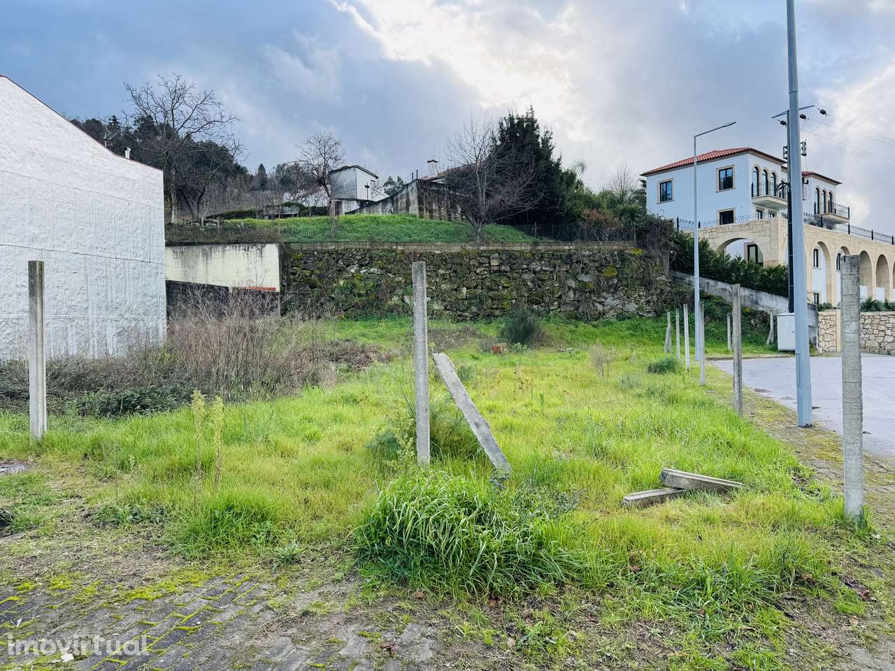Terreno com estrutura em Braga para moradia de Gaveto - Grande imagem: 5/11