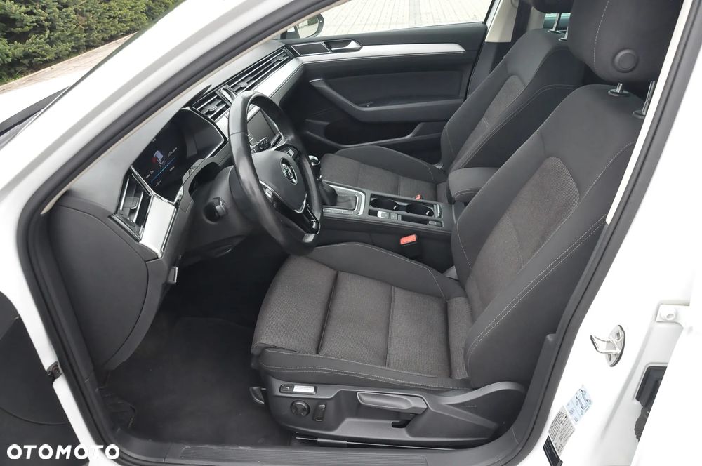 Volkswagen Passat - 26