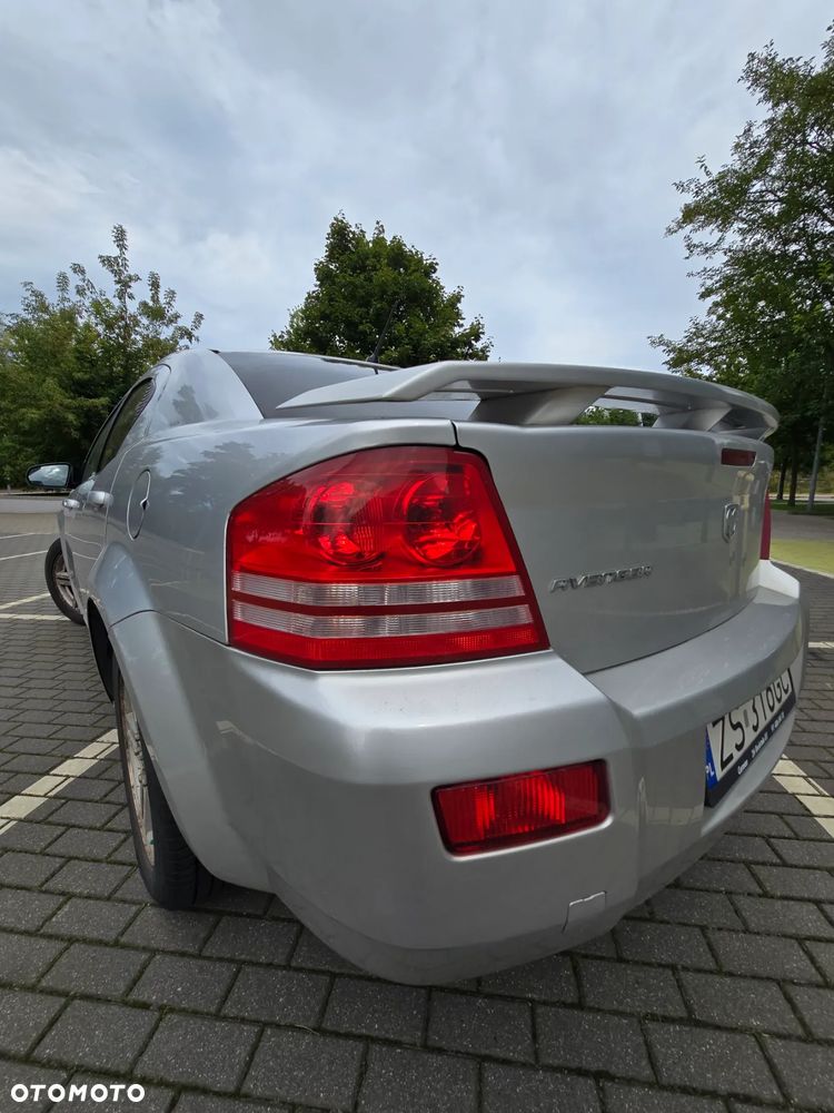 Dodge Avenger - 7