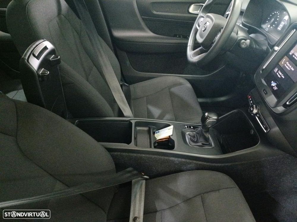 Volvo XC 40 1.5 T2 Momentum Core - 11
