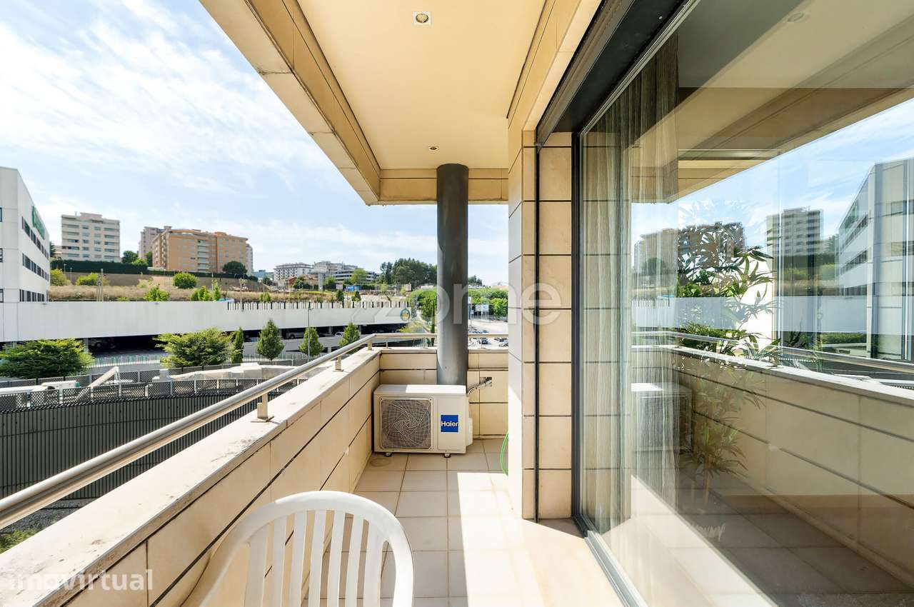 Apartamento T3 com 142 m² privativos e box para 2 carros