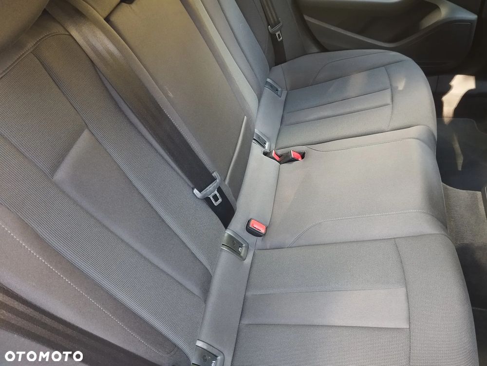 Audi A4 Avant 40 TFSI S tronic - 12