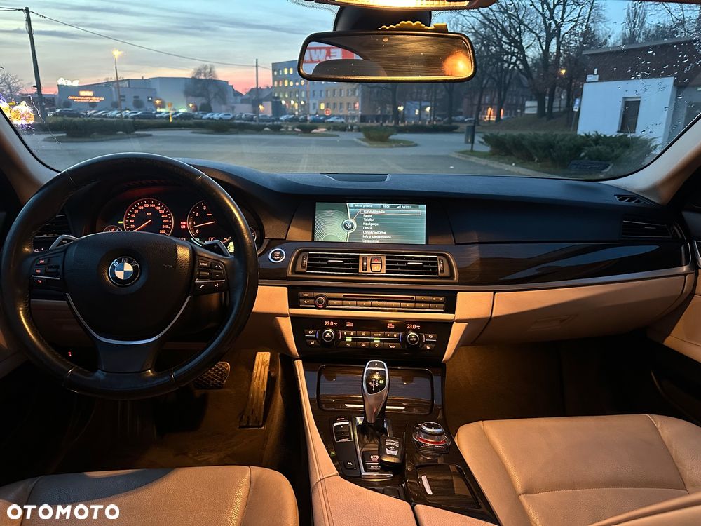 BMW Seria 5 528i Sport-Aut - 28