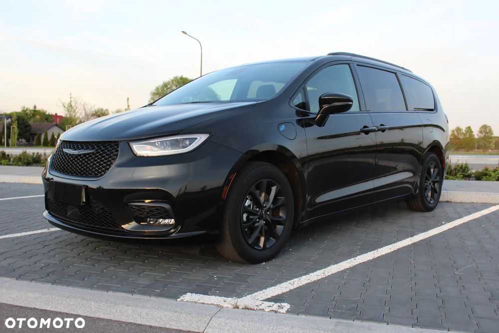 Chrysler Pacifica - 36