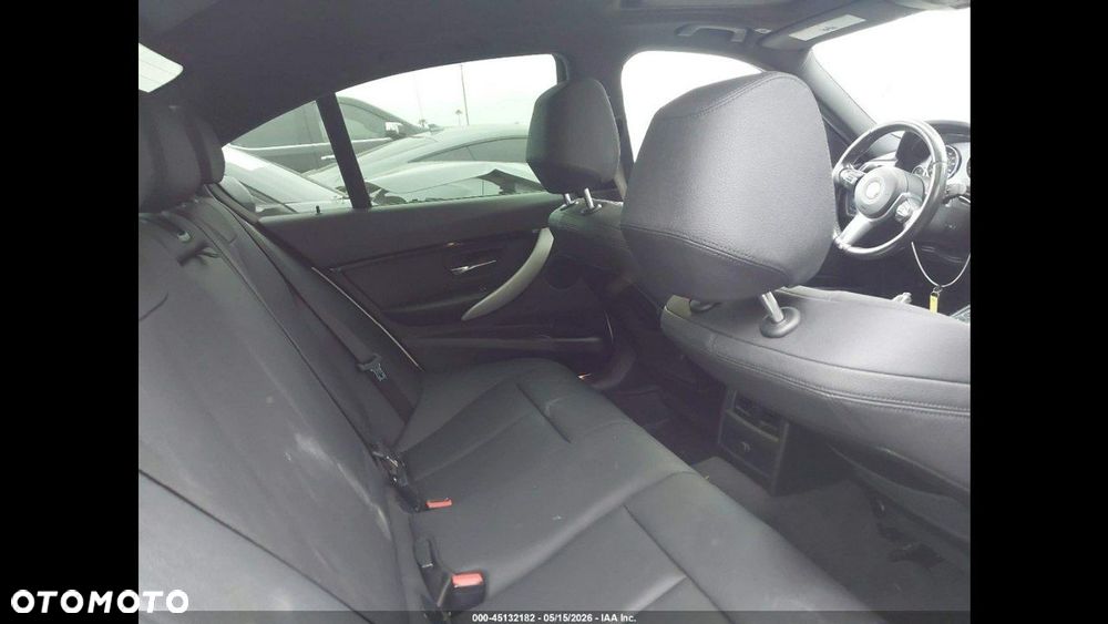 BMW Seria 3 330i M Sport - 13