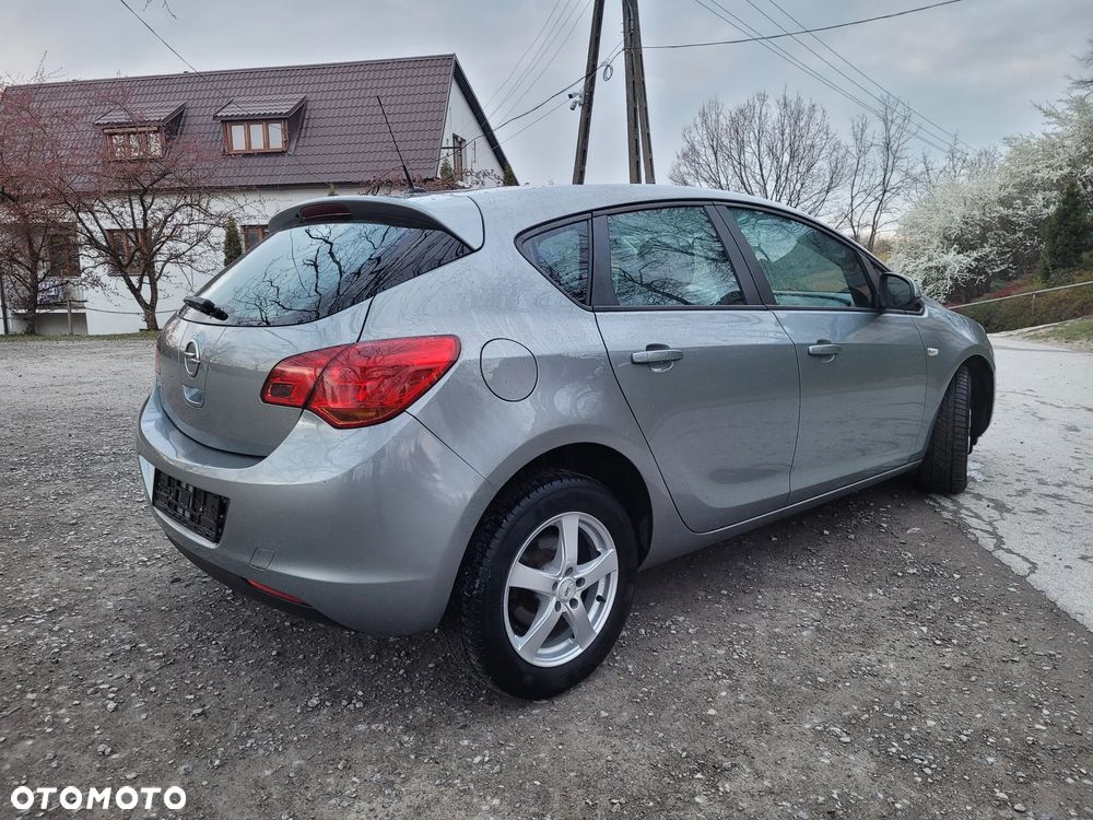 Opel Astra 1.6 Innovation - 26