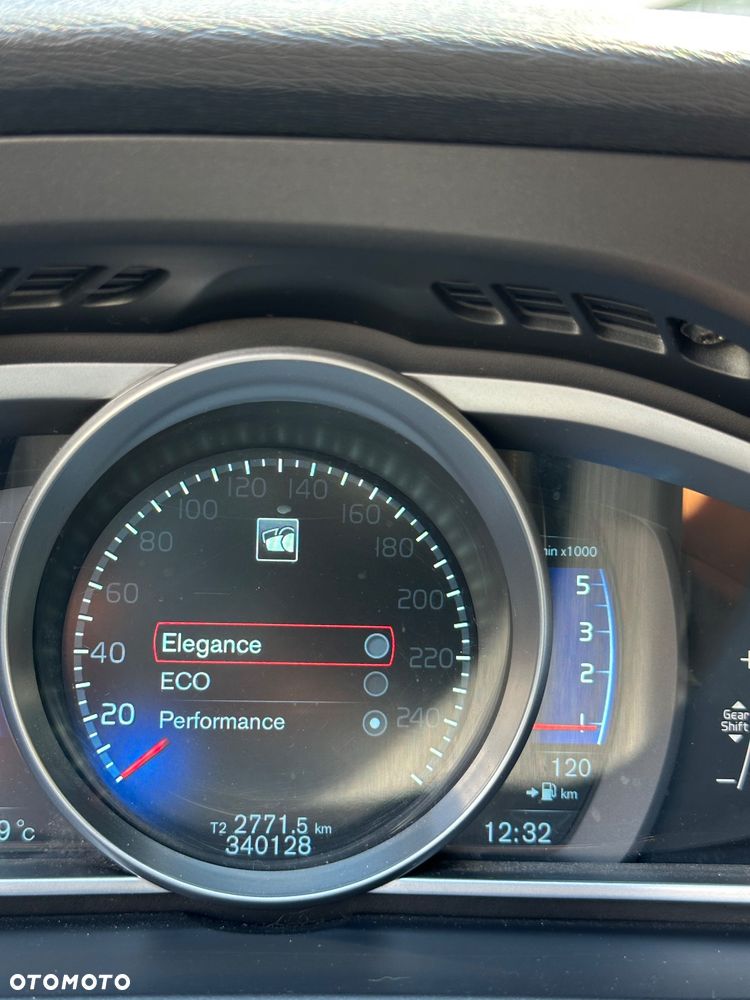 Volvo V40 D4 R-Design - 18