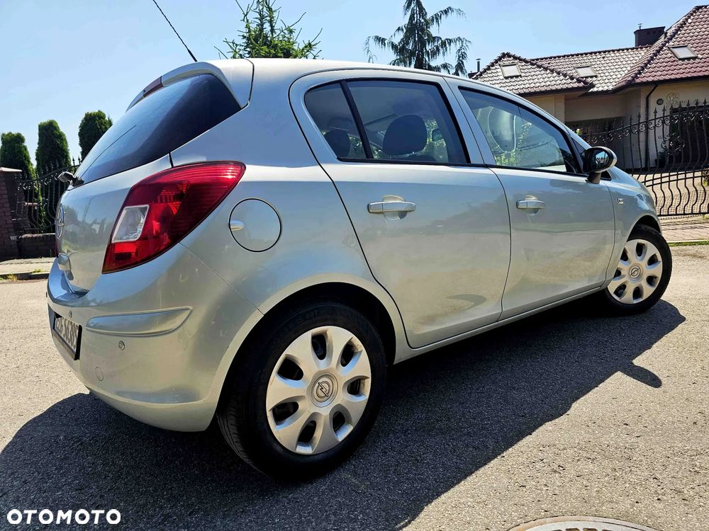 Opel Corsa 1.4 16V Innovation - 9