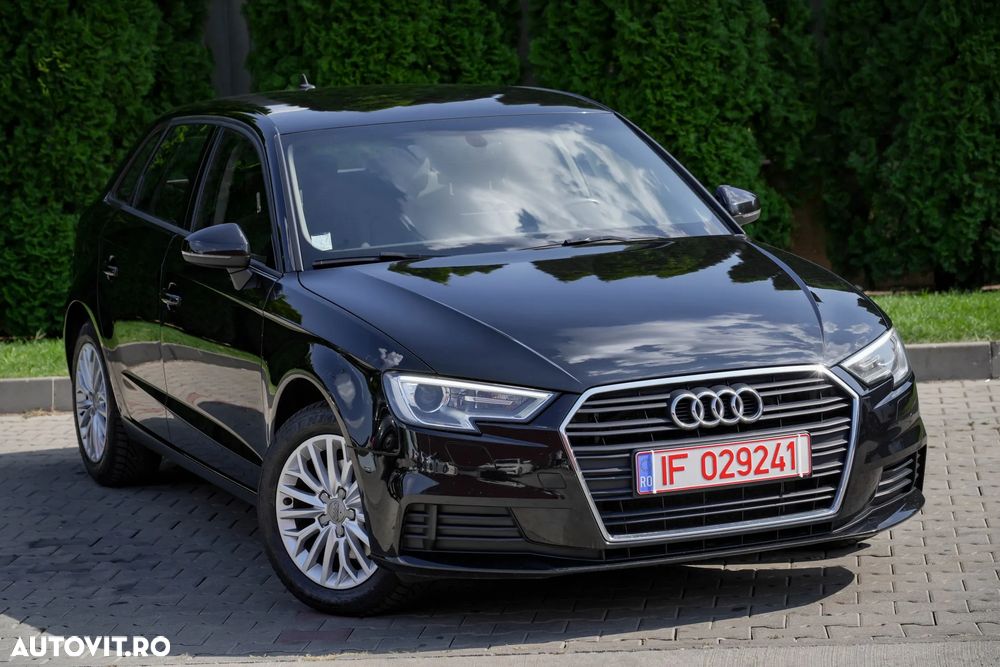 Audi A3 2.0 TDI Stronic Ambiente - 2