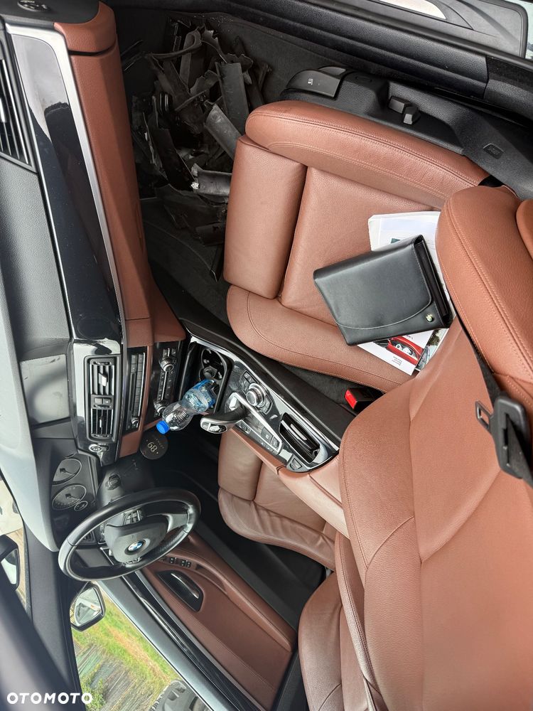 BMW Seria 5 528i xDrive - 15