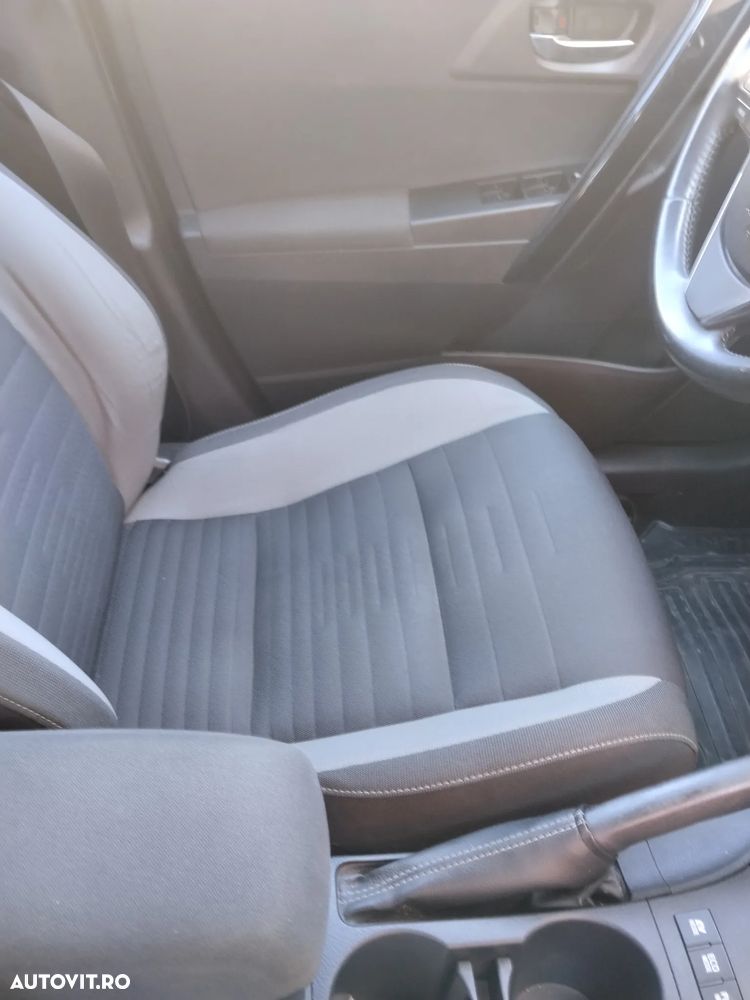 Toyota Auris - 11