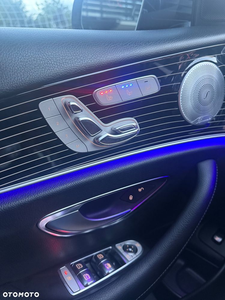 Mercedes-Benz Klasa E 300 9G-TRONIC - 39