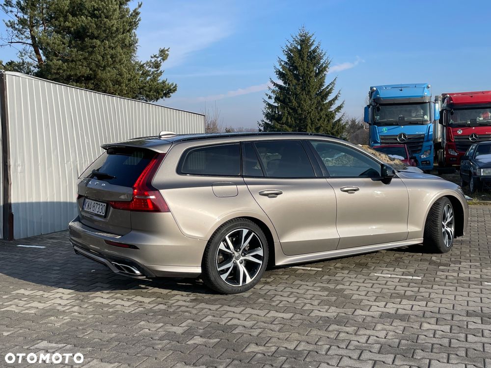 Volvo V60 B4 B R-Design - 9