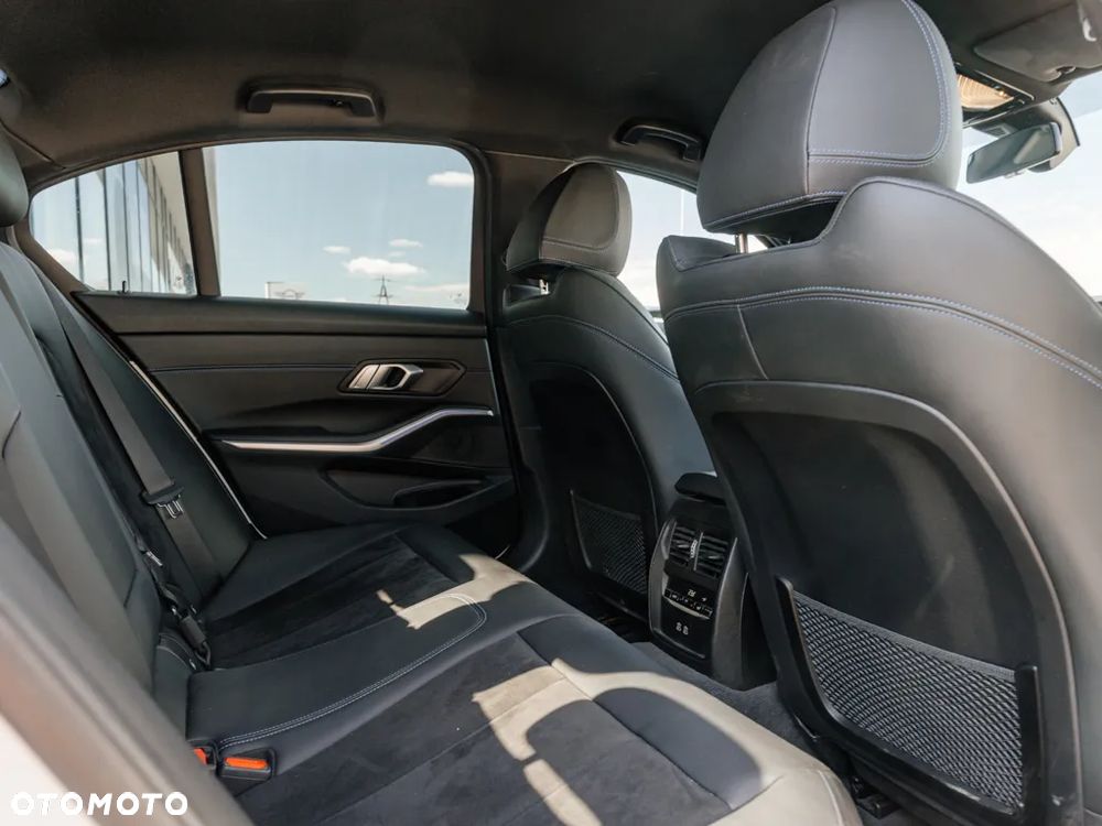 BMW Seria 3 320d xDrive M Sport sport - 13