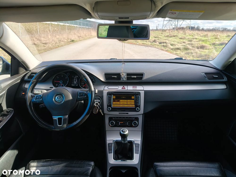 Volkswagen Passat 2.0 TDI DPF Highline - 18