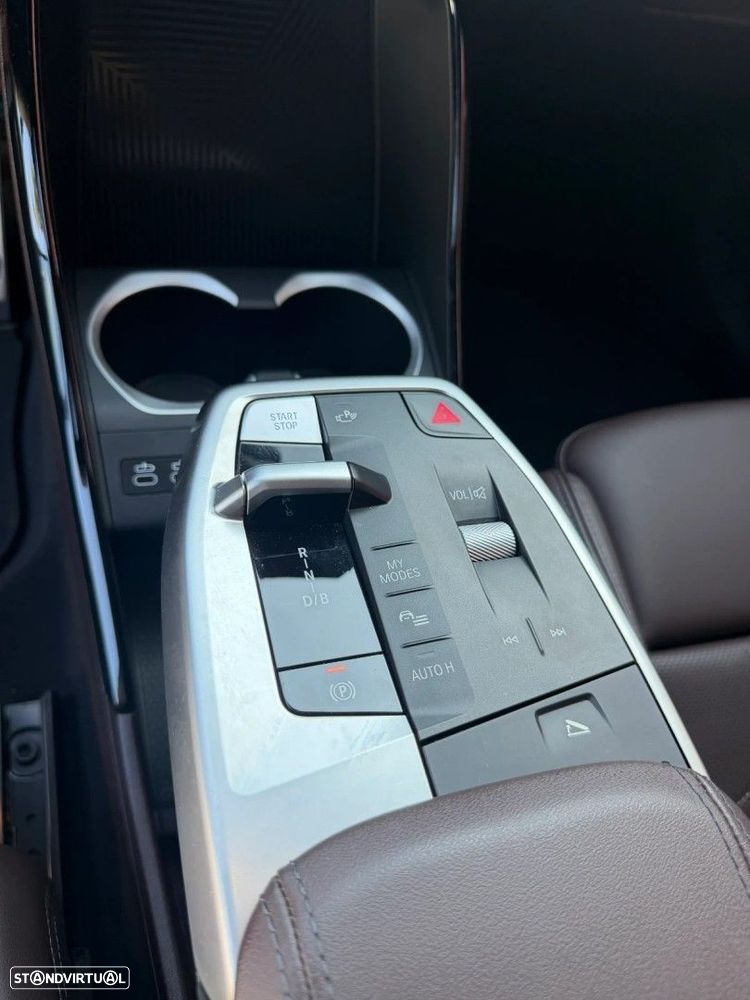 BMW iX2 eDrive20 Pack Desportivo M - 18