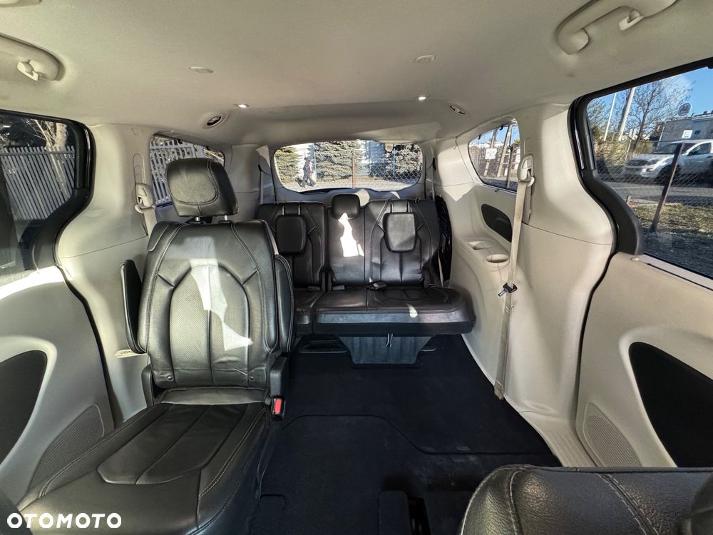 Chrysler Pacifica - 7