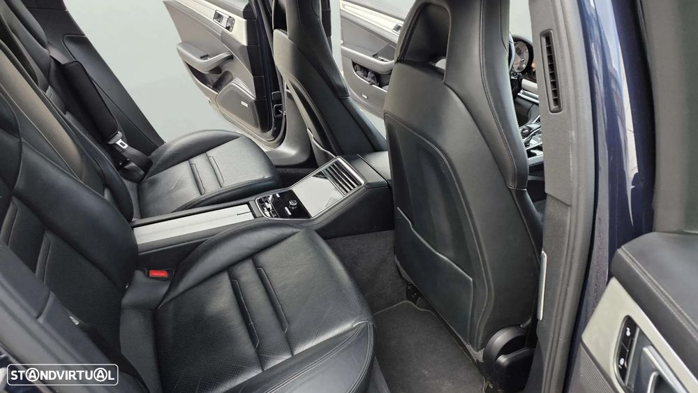 Porsche Panamera 4S - 24