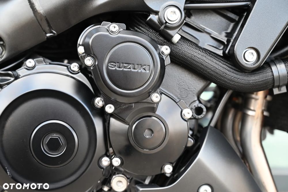 Suzuki GSX - 26