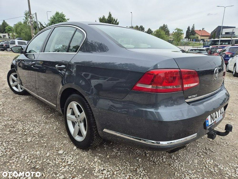 Volkswagen Passat - 4