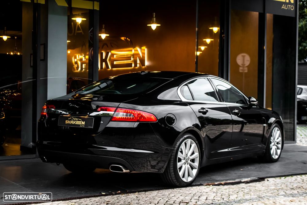 Jaguar XF 3.0 D V6 S Luxury - 4