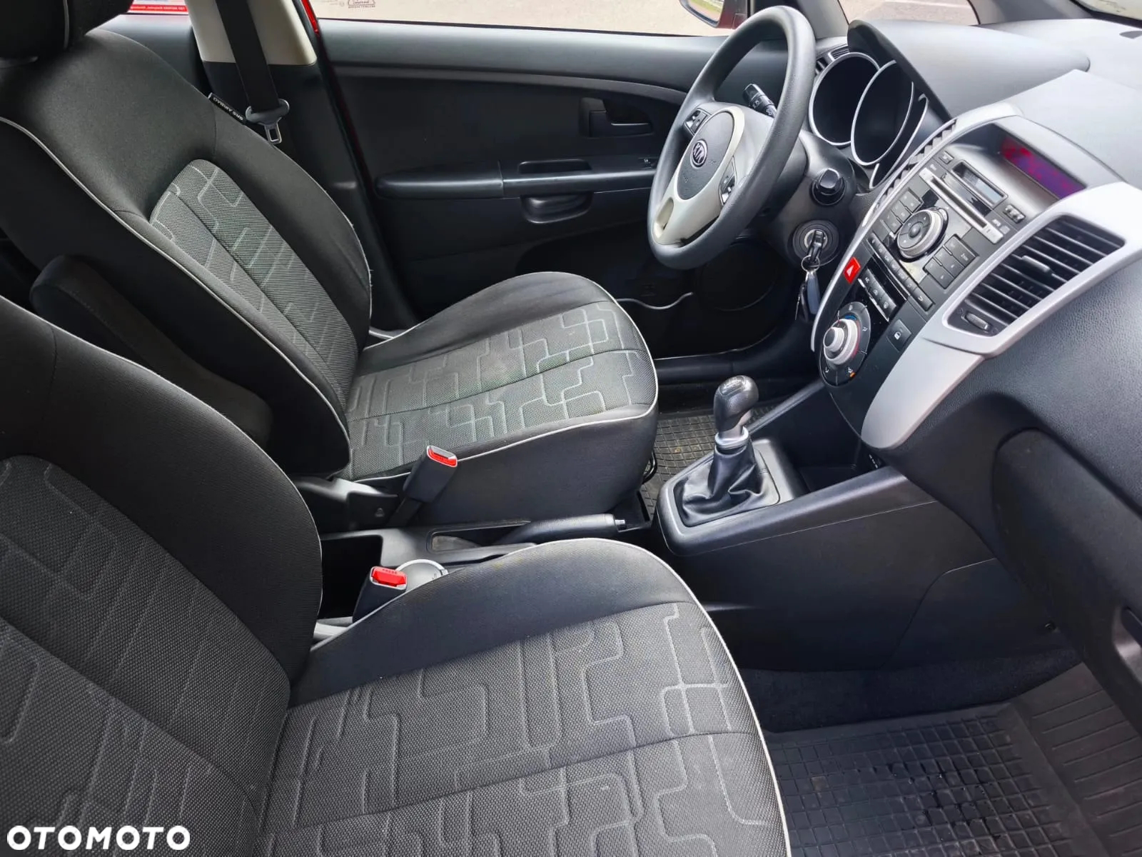 Kia Venga - 5