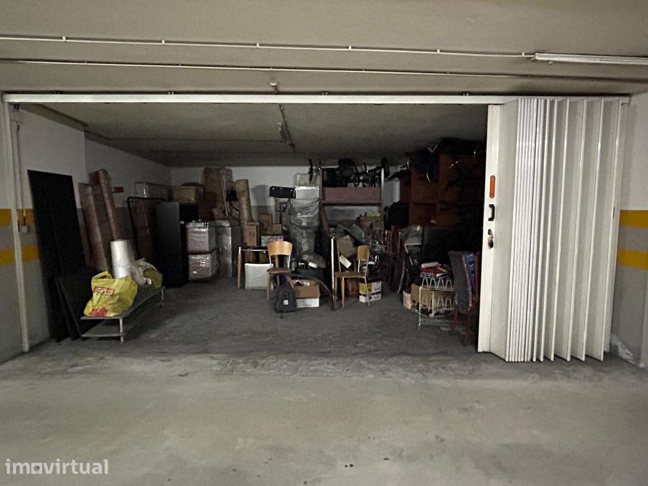 Garagem Fechada 37 m² – 2 Carros com Saída Independente – Vermoim Maia - Grande imagem: 5/5