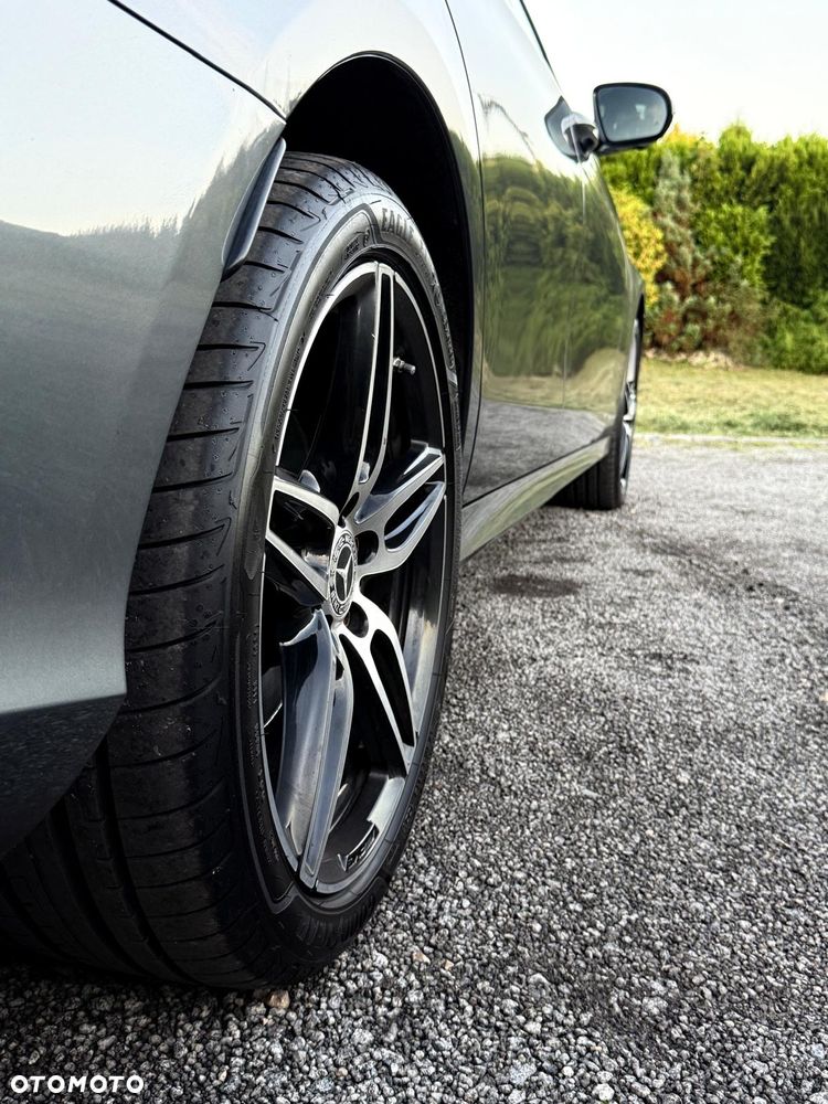 Mercedes-Benz Klasa E 220 d 4-Matic 9G-TRONIC - 12