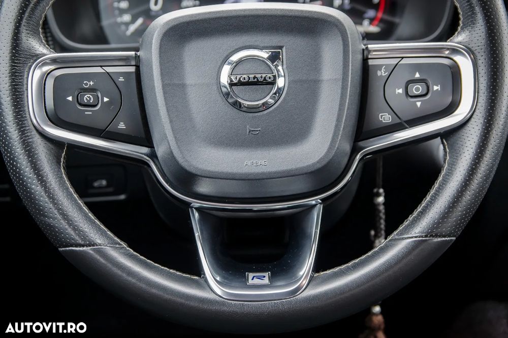 Volvo XC 40 D4 AWD Geartronic R-Design - 24