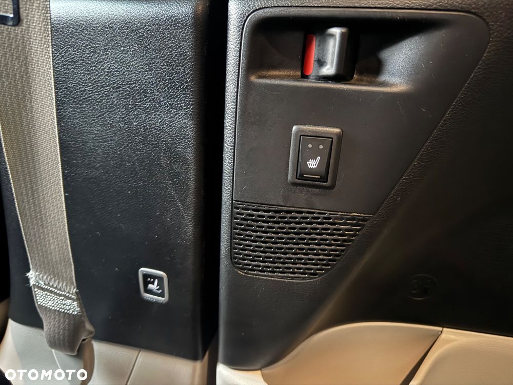 Chrysler Pacifica - 36