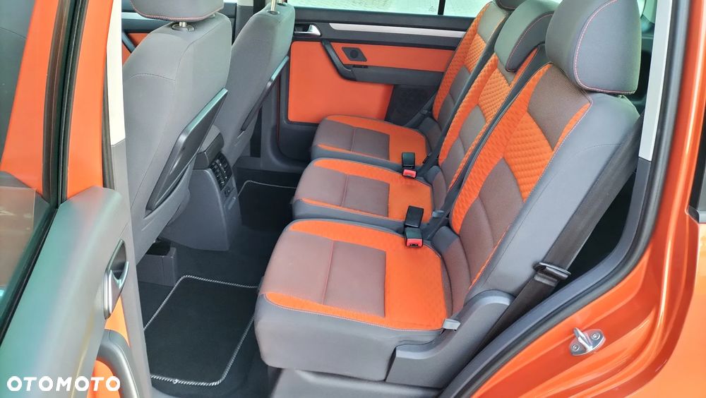 Volkswagen Touran - 12