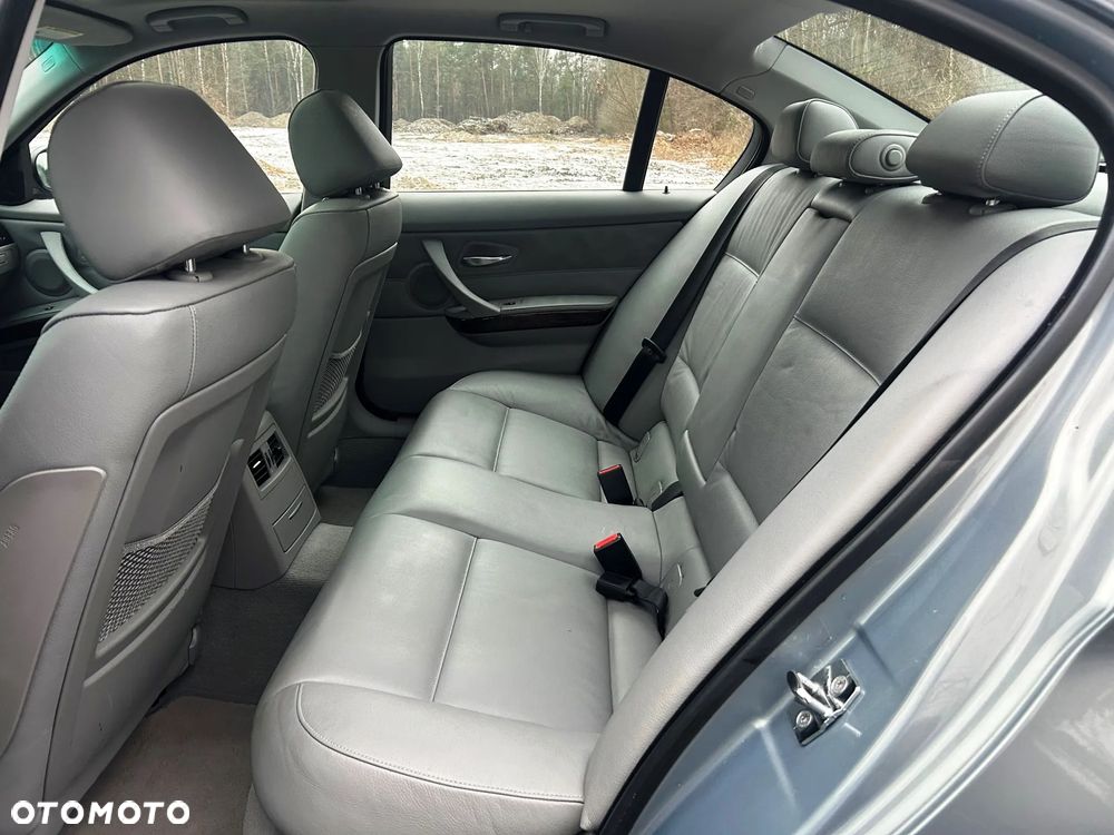 BMW Seria 3 335i - 12