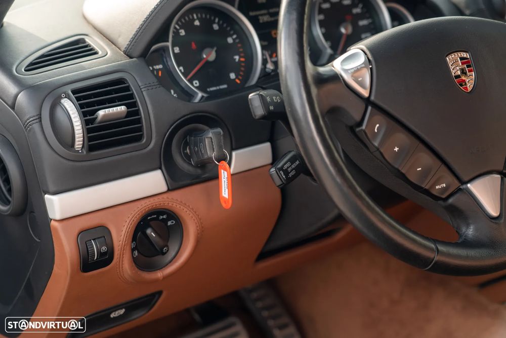 Porsche Cayenne Turbo - 22