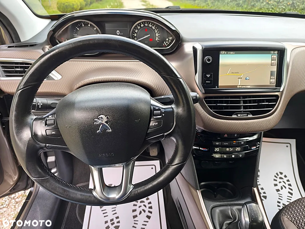 Peugeot 2008 1.2 Pure Tech Style - 12