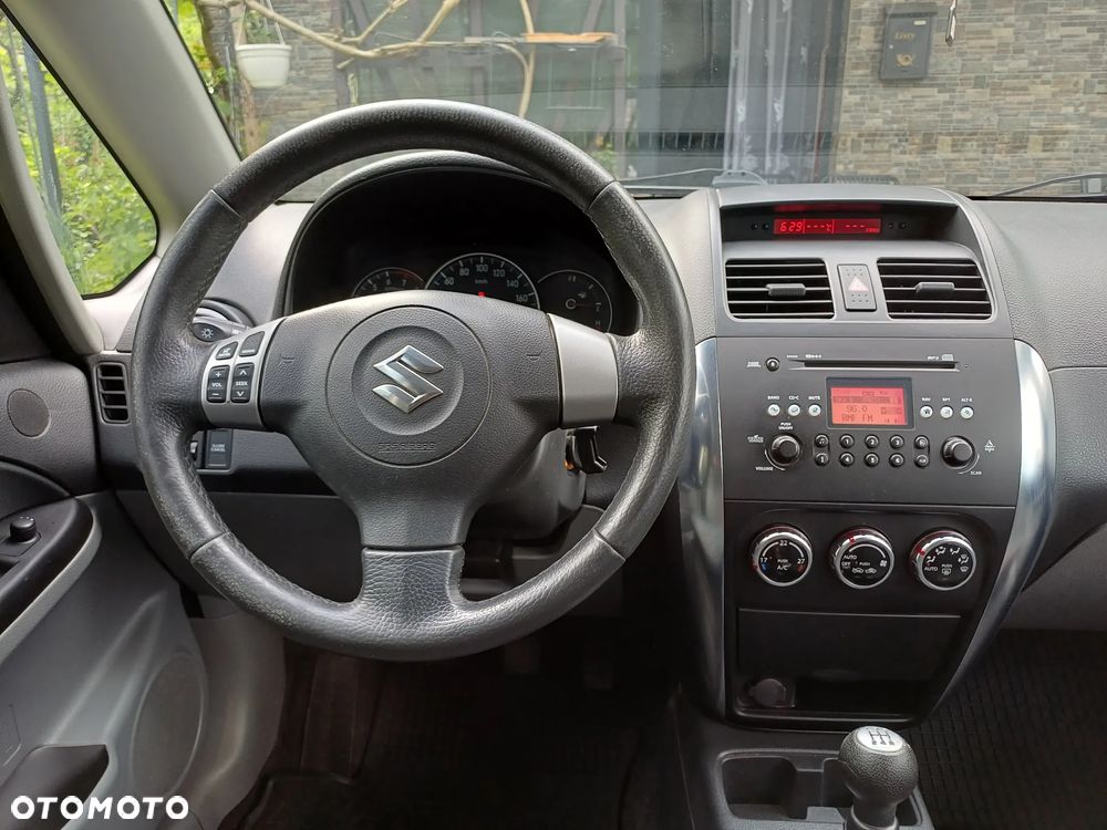 Suzuki SX4 1.6 VVT Streetline 4x2 Club - 16