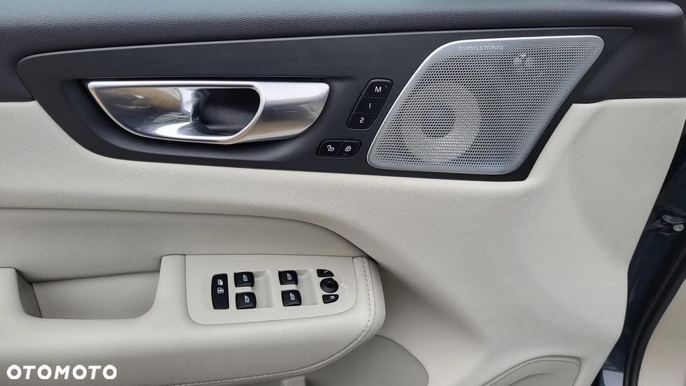 Volvo XC 60 T6 AWD Recharge Plus Bright - 16