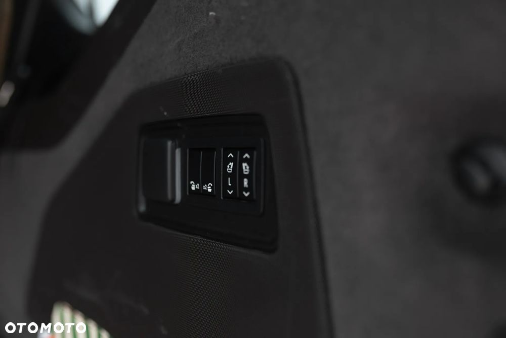 Cadillac Escalade - 28