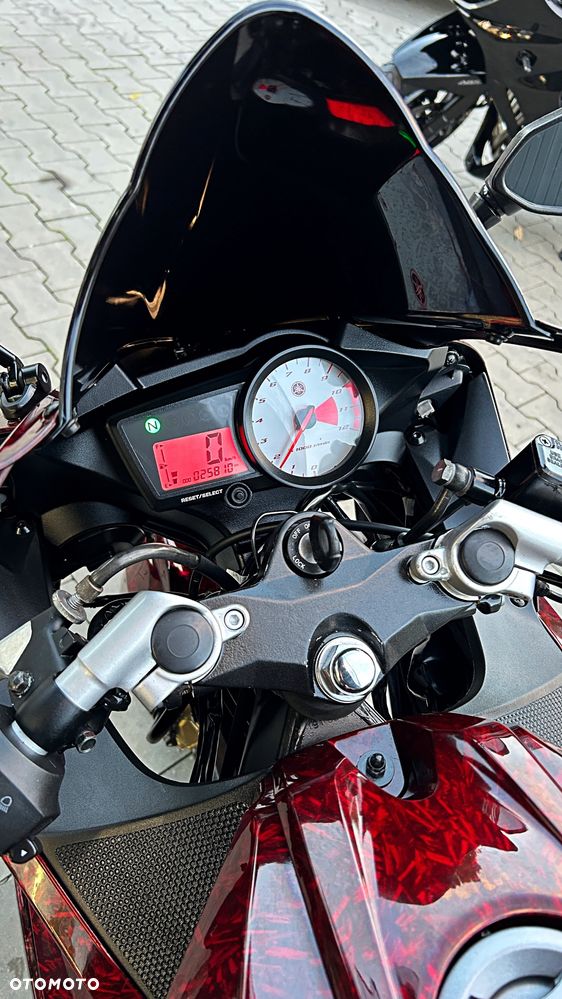 Yamaha YZF - 31