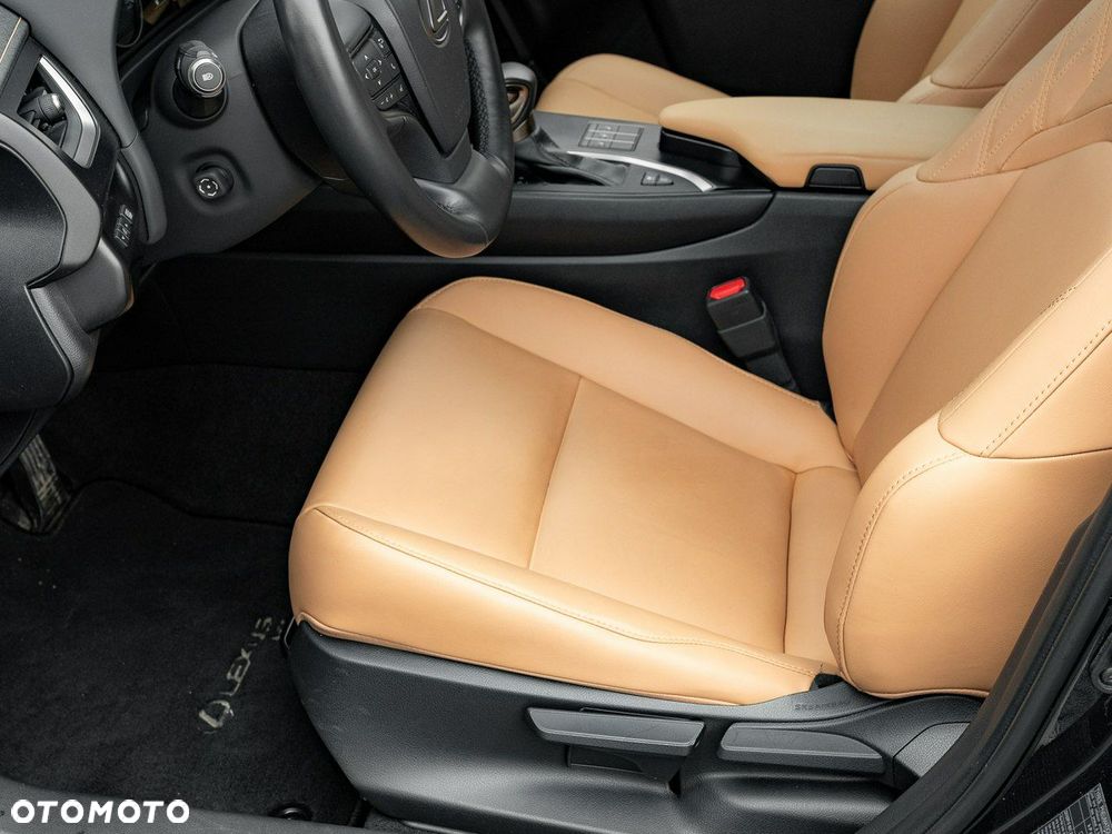 Lexus UX - 14