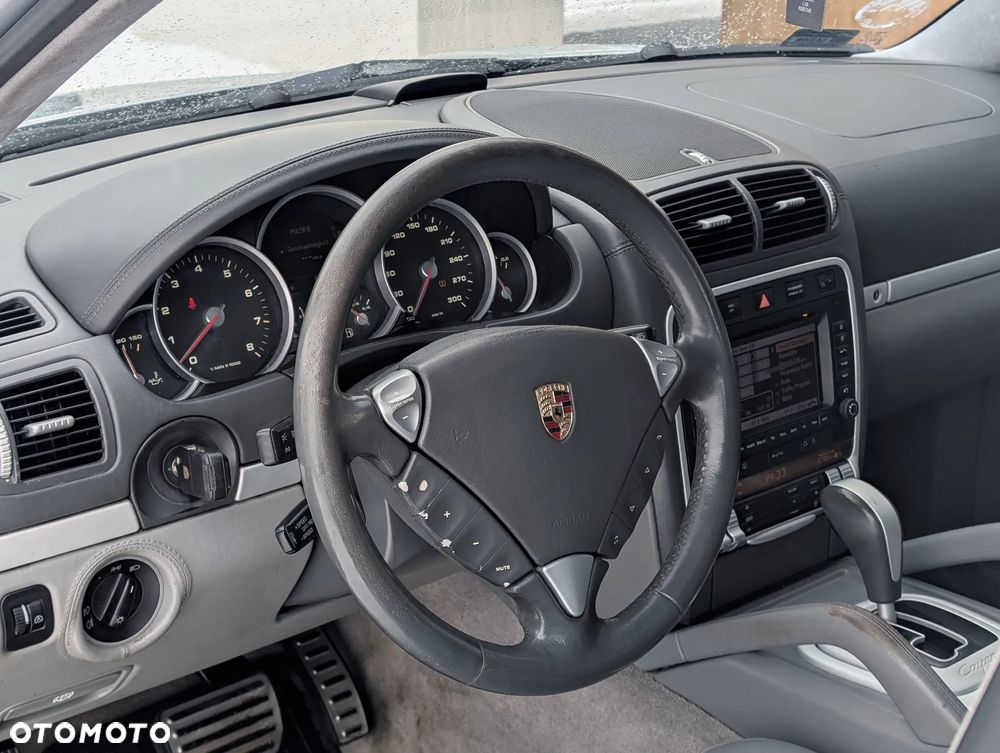 Porsche Cayenne - 12