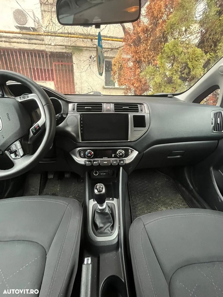 Kia Rio - 10