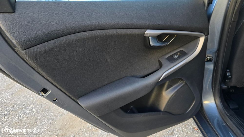 Volvo V40 1.6 D2 Momentum Powershift Eco - 36