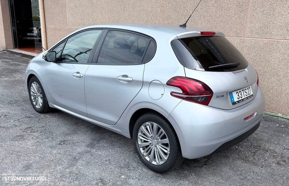 Peugeot 208 1.6 BlueHDi Style - 11
