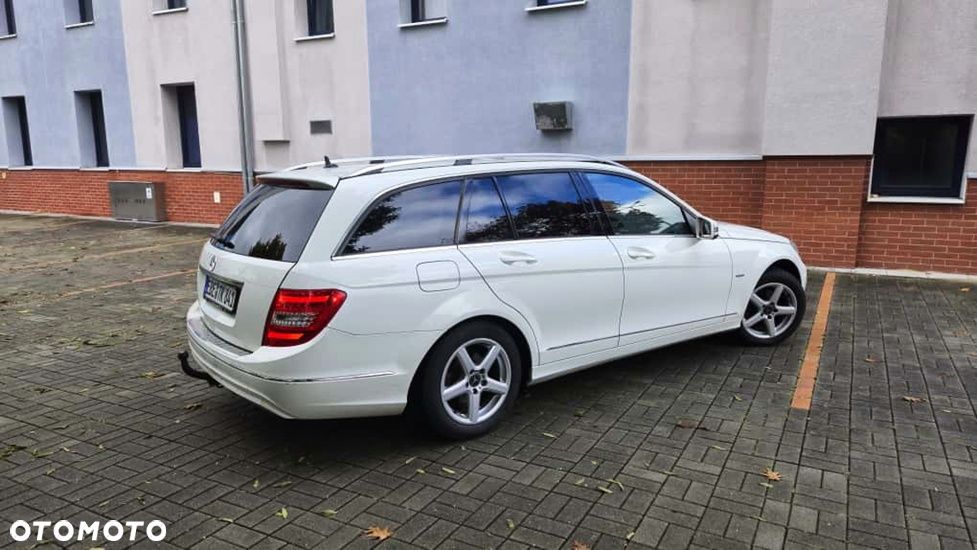 Mercedes-Benz Klasa C 180 CGI BlueEff Avantgarde - 4