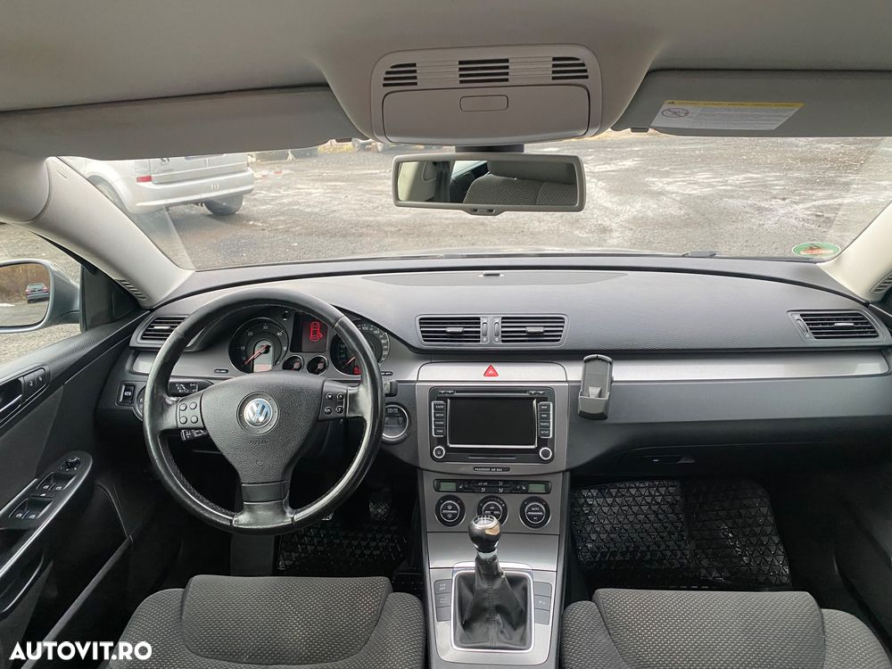 Volkswagen Passat 1.9 TDI DPF BlueMotion - 19