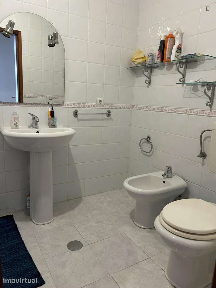 Quarto - localizado em Aveiro - Grande imagem: 4/6