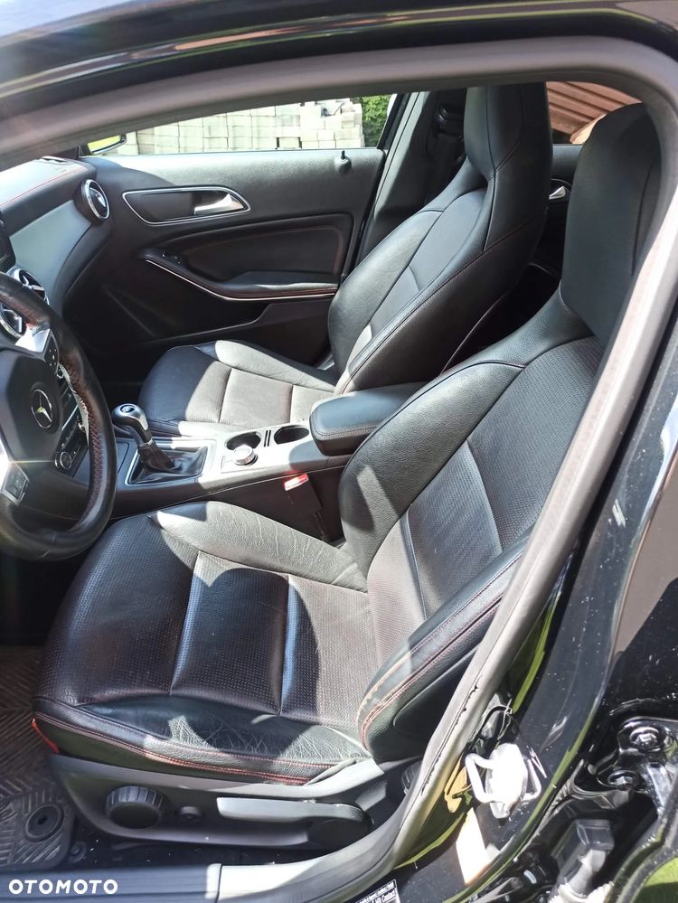 Mercedes-Benz GLA 180 - 24