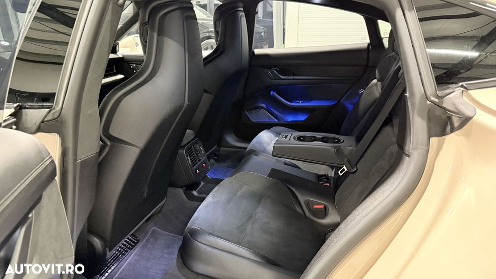 Porsche Taycan GTS Sport - 31